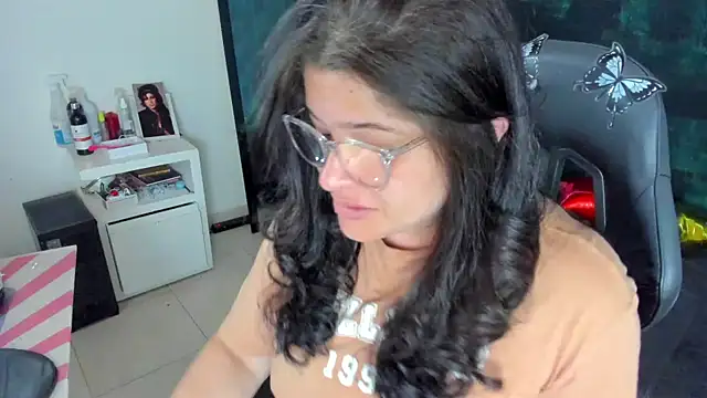 Snapshot of BellaFlaming chatting on 6, 1, 2025 BellaFlaming online show from 6, 1, 2025