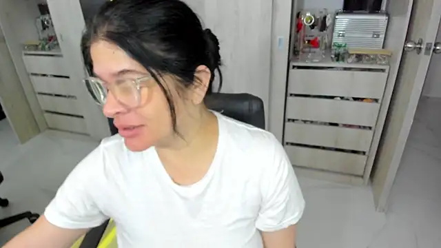 BellaFlaming online show from 30, 5, 2026