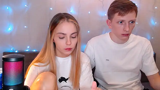 Snapshot of juliaanddima chatting on 3, 10, 2025 juliaanddima online show from 3, 10, 2025