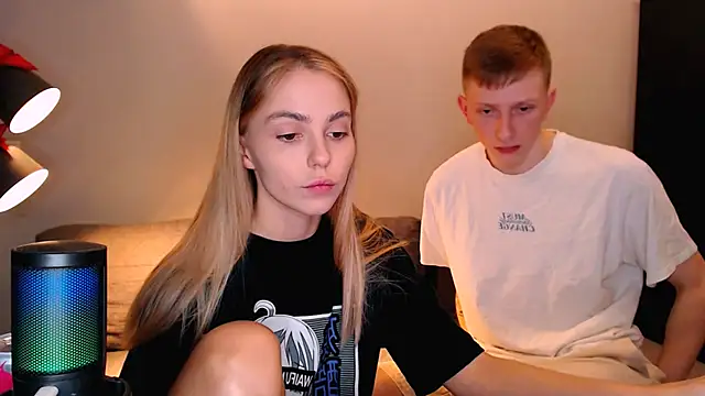 Snapshot of juliaanddima chatting on 25, 10, 2025 juliaanddima online show from 25, 10, 2025