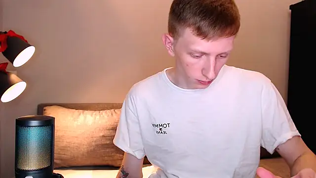 Snapshot of juliaanddima chatting on 4, 11, 2025 juliaanddima online show from 4, 11, 2025