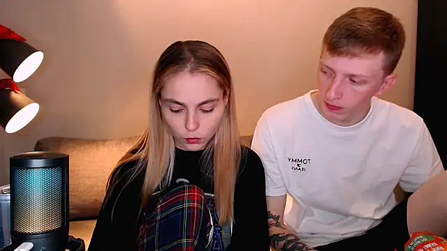 Snapshot of juliaanddima chatting on 12, 11, 2025 juliaanddima online show from 12, 11, 2025