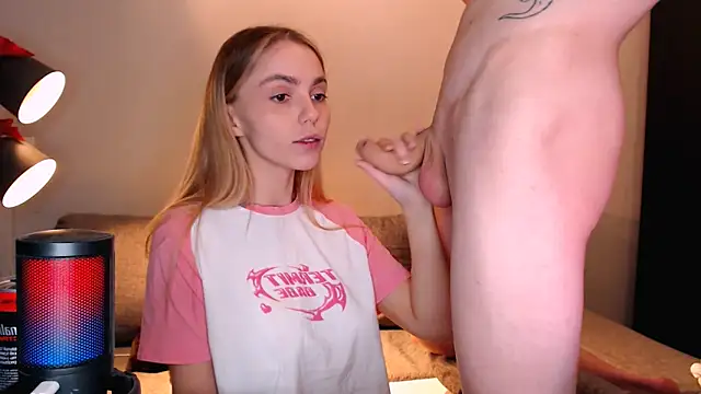 Snapshot of juliaanddima chatting on 16, 11, 2025 juliaanddima online show from 16, 11, 2025