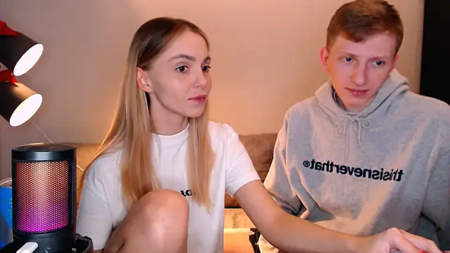 Snapshot of juliaanddima chatting on 21, 11, 2025 juliaanddima online show from 21, 11, 2025