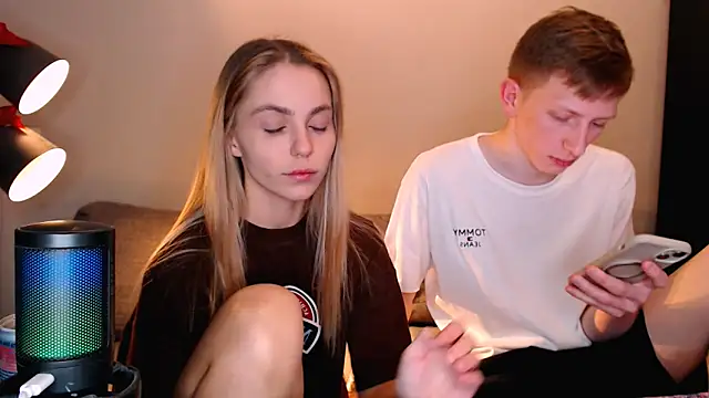 Snapshot of juliaanddima chatting on 23, 11, 2025 juliaanddima online show from 23, 11, 2025