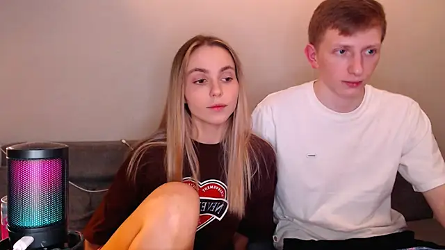 Snapshot of juliaanddima chatting on 4, 12, 2025 juliaanddima online show from 4, 12, 2025