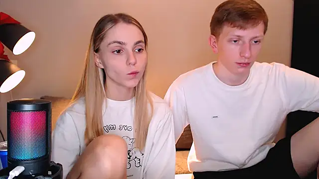 Snapshot of juliaanddima chatting on 13, 12, 2025 juliaanddima online show from 13, 12, 2025