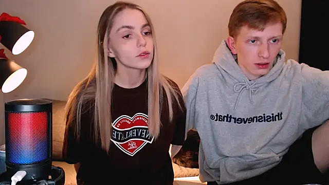 Snapshot of juliaanddima chatting on 14, 12, 2025 juliaanddima online show from 14, 12, 2025