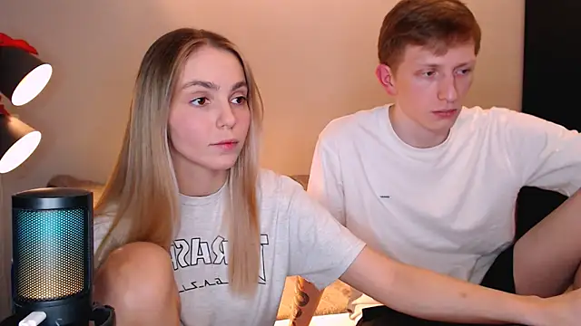 Snapshot of juliaanddima chatting on 16, 12, 2025 juliaanddima online show from 16, 12, 2025