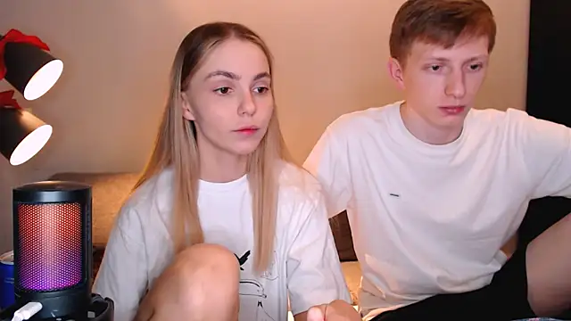 Snapshot of juliaanddima chatting on 17, 12, 2025 juliaanddima online show from 17, 12, 2025