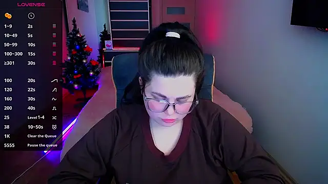 Emily Mo online show from 13, 12, 2024