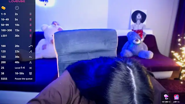 Emily Mo online show from 3, 1, 2025