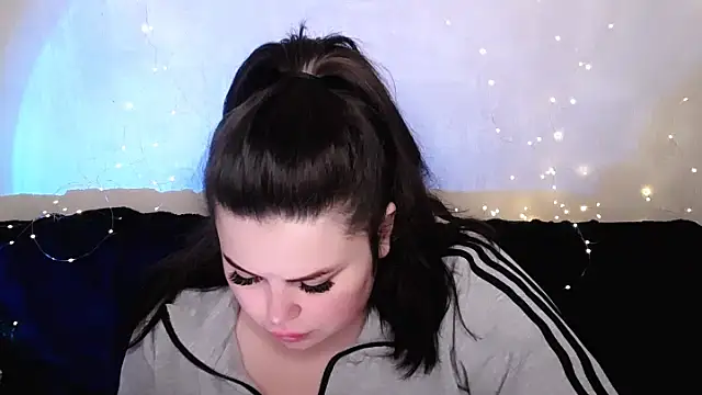 Emily Mo online show from 6, 3, 2026