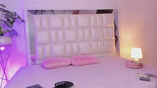 Anais aradia online show from 9, 1, 2025