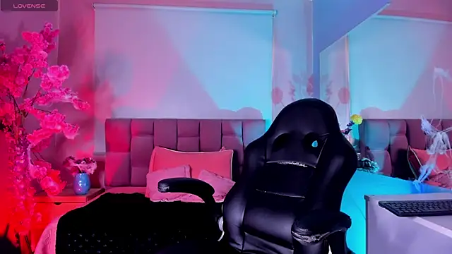 Snapshot of mia_thompsonn_ chatting on 31, 10, 2025 mia thompsonn online show from 31, 10, 2025