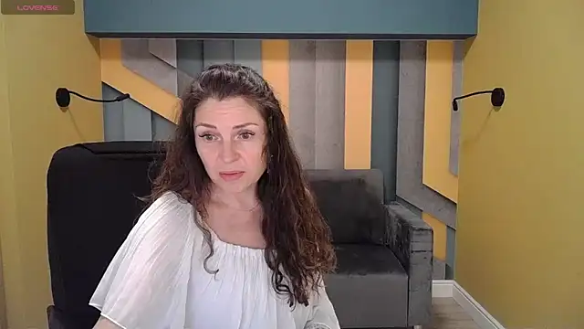 EllaLong online show from 10, 12, 2024