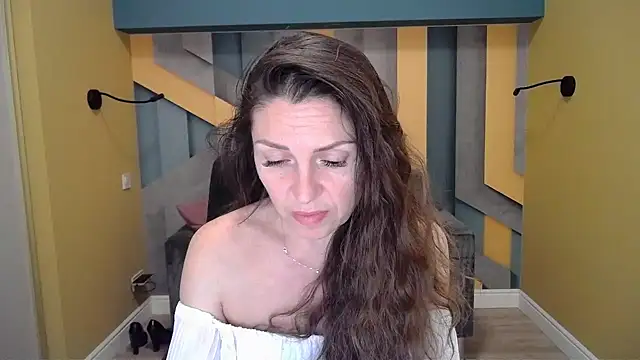 EllaLong online show from 5, 1, 2025