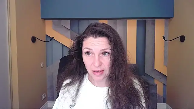 EllaLong online show from 11, 2, 2026