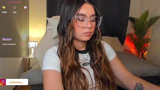 dakottaa  online show from 28, 3, 2026