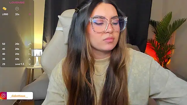 dakottaa  online show from 14, 4, 2026