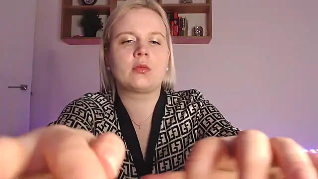 Snapshot of Karolina_love_ chatting on 25, 10, 2025 Karolina love online show from 25, 10, 2025