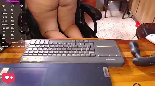 DanelyLopez online show from 18, 2, 2025