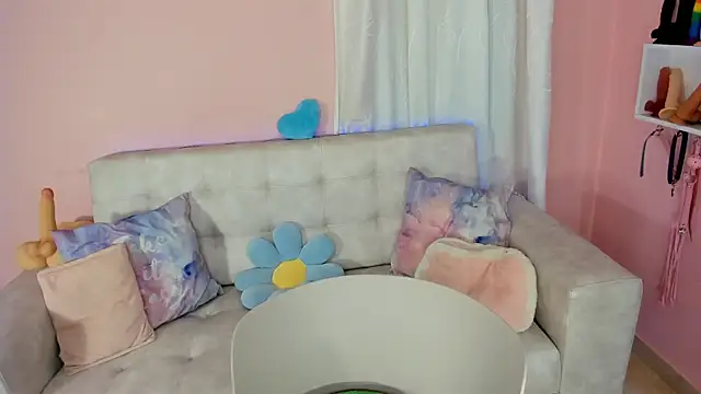 tinysara online show from 28, 2, 2025