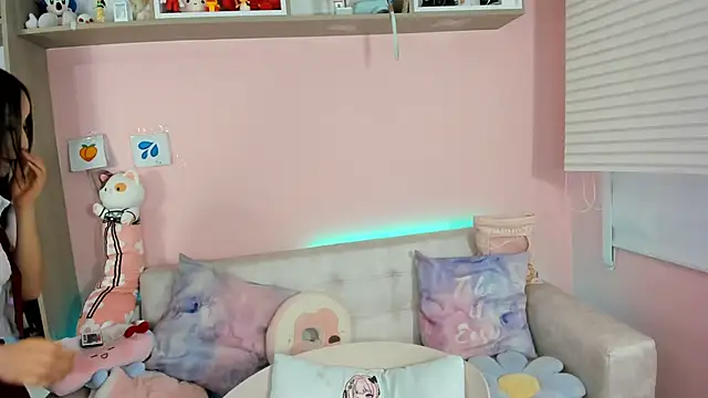 tinysara online show from 6, 11, 2025