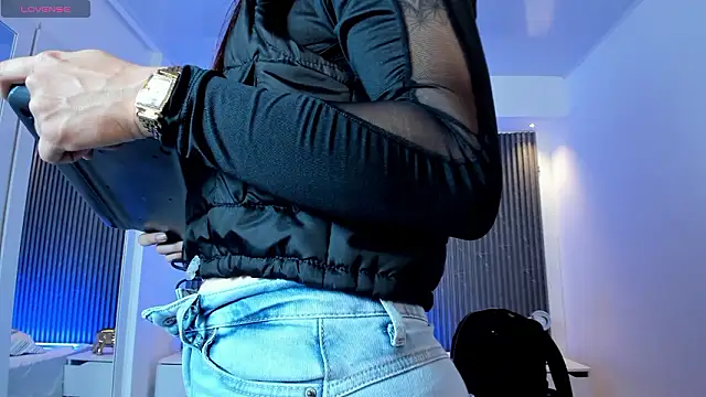 charlottewhitte online show from 4, 2, 2026