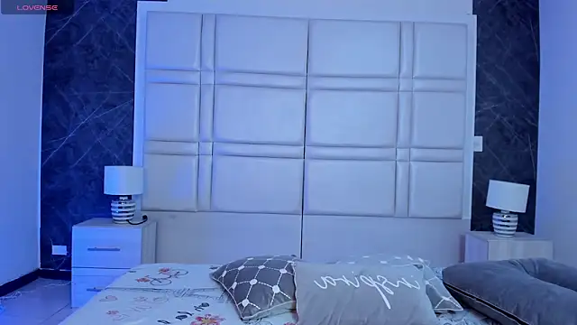 charlottewhitte online show from 10, 4, 2026