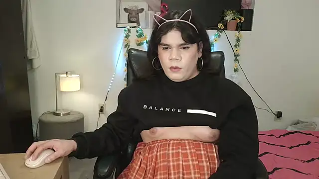 Snapshot of Violetacam_05 chatting on 2, 2, 2025 Violetacam 05 online show from 2, 2, 2025