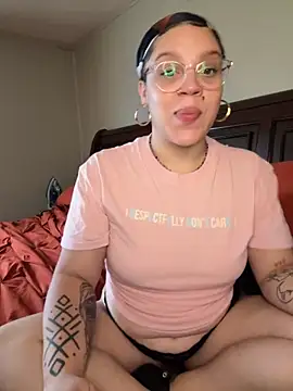 QueenNuttCollector online show from 10, 9, 2025