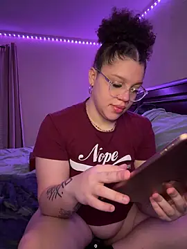 QueenNuttCollector online show from 22, 2, 2026