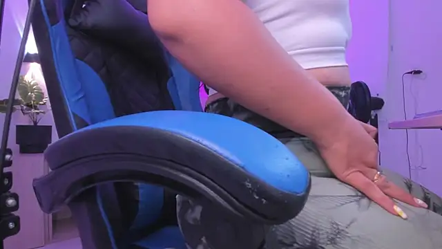 izaro22 online show from 18, 11, 2025