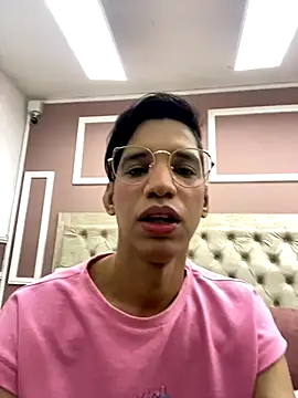 Ariel Femboy  online show from 18, 11, 2025