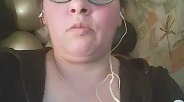 Snapshot of deluxpussy chatting on 6, 3, 2025 deluxpussy online show from 6, 3, 2025