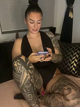 Mia-Bremer online show from 5, 1, 2025