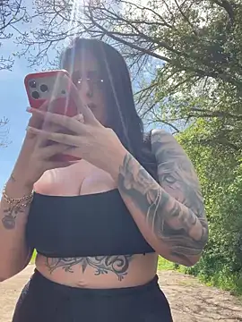 Mia-Bremer online show from 16, 4, 2026