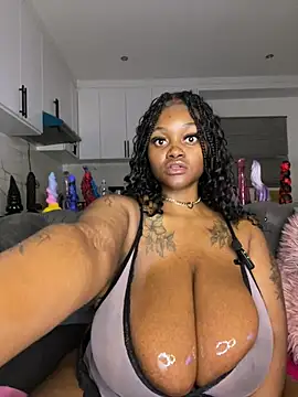 Snapshot of Yung-Missy chatting on 26, 2, 2026 Yung-Missy online show from 26, 2, 2026