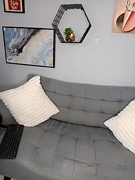 Amber Etan online show from 4, 2, 2026