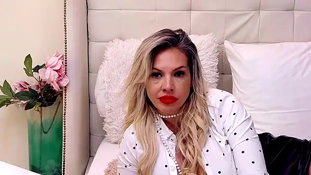 Snapshot of SashaAllford chatting on 15, 1, 2025 SashaAllford online show from 15, 1, 2025