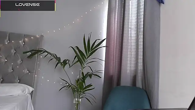 mini kunis online show from 13, 12, 2025