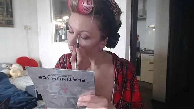 amanda kiss kiss online show from 8, 3, 2025