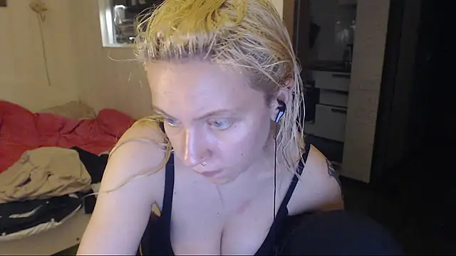 amanda kiss kiss online show from 7, 11, 2025