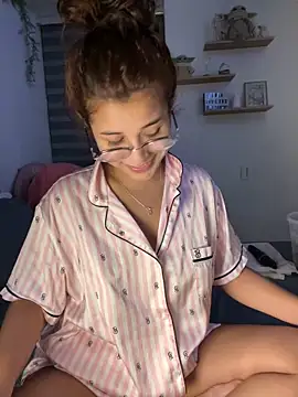 crystal bunny7 online show from 9, 12, 2024