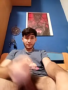 Snapshot of Esti02 chatting on 2, 12, 2025 Esti02 online show from 2, 12, 2025