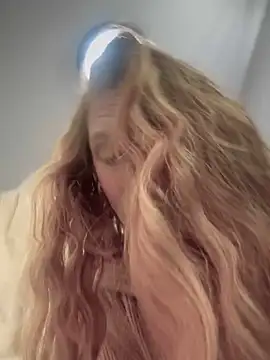 GoldenFlameGoddess online show from 28, 2, 2025