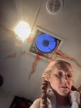 GoldenFlameGoddess online show from 18, 3, 2025