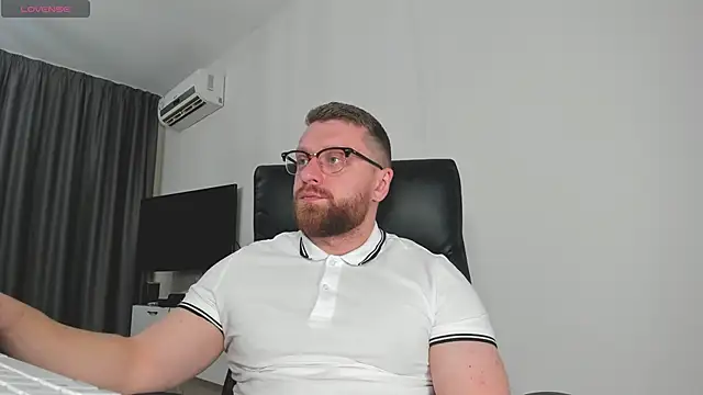 Findom guy online show from 18, 1, 2026