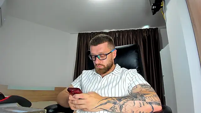 Snapshot of Findom_guy chatting on 14, 7, 2026 Findom guy online show from 14, 7, 2026